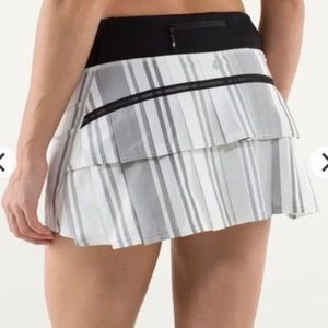 Lululemon gray striped tennis skirt size 4